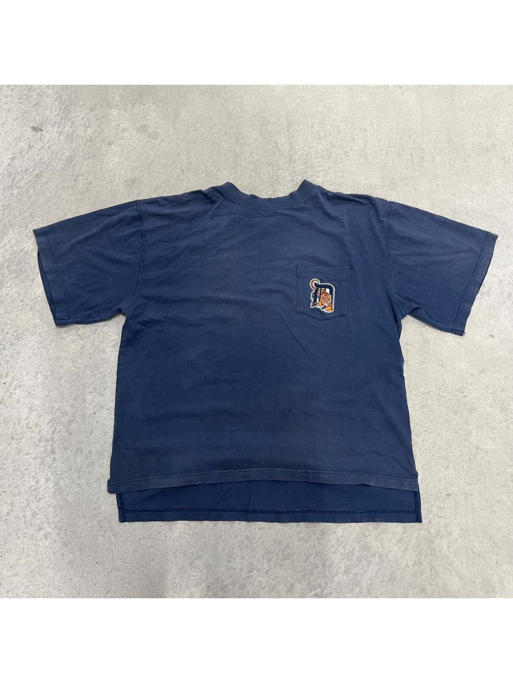 Vintage Faded Detroit Tigers Baseball Shirt Sz. XL Embroidered Logo MLB Sports